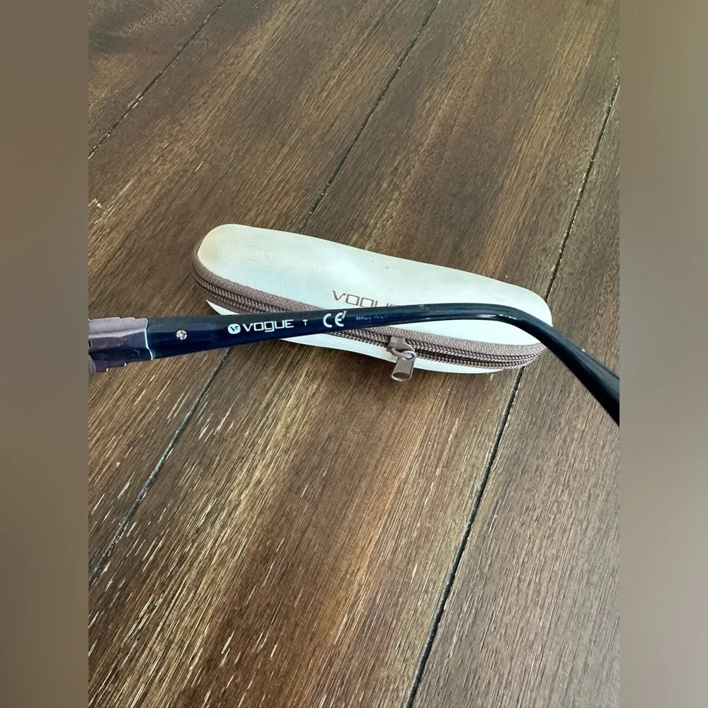 Vogue eye wear with glasses case